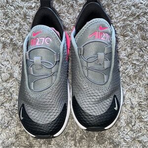 Nike 270’s size 9c excellent condition barely worn